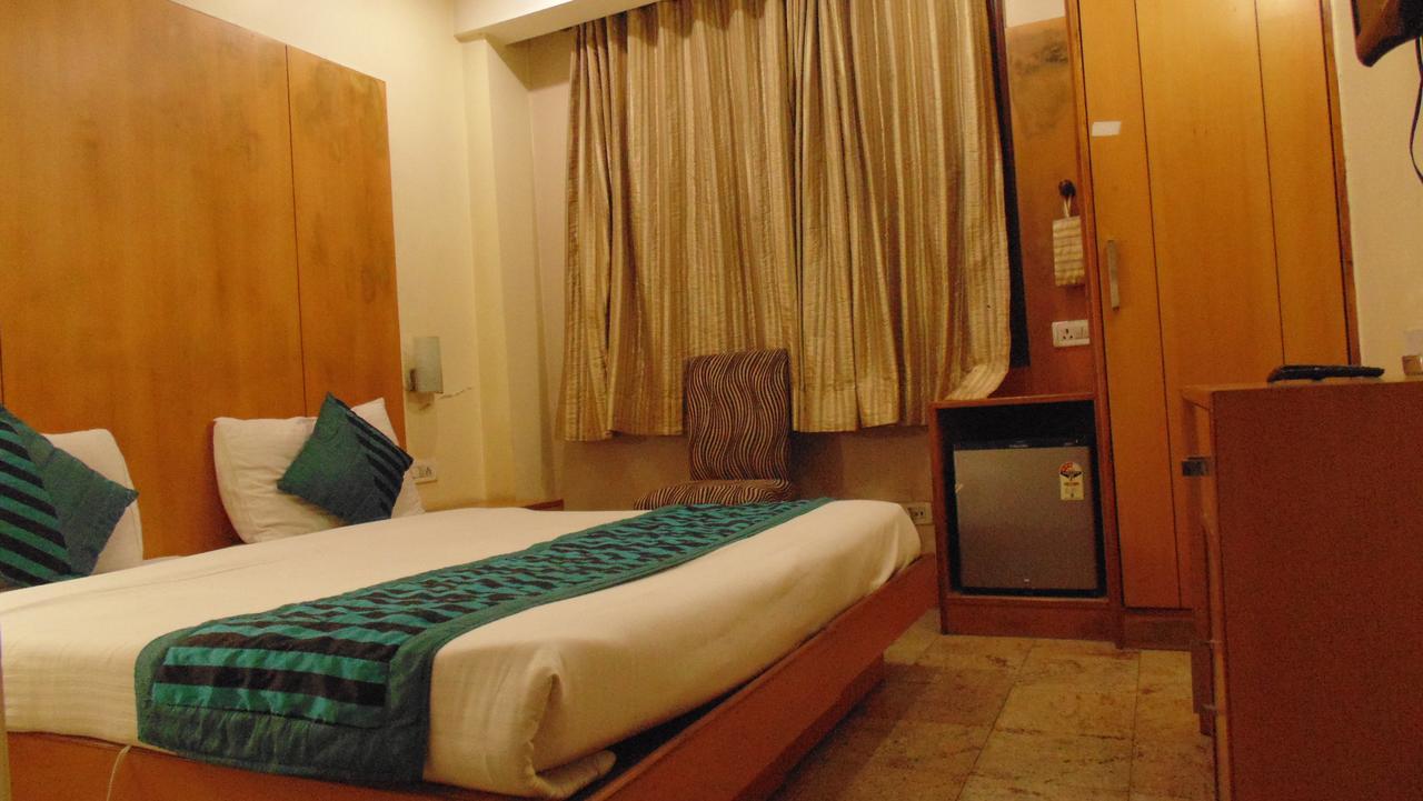 Hotel Maharaja Делі Номер фото
